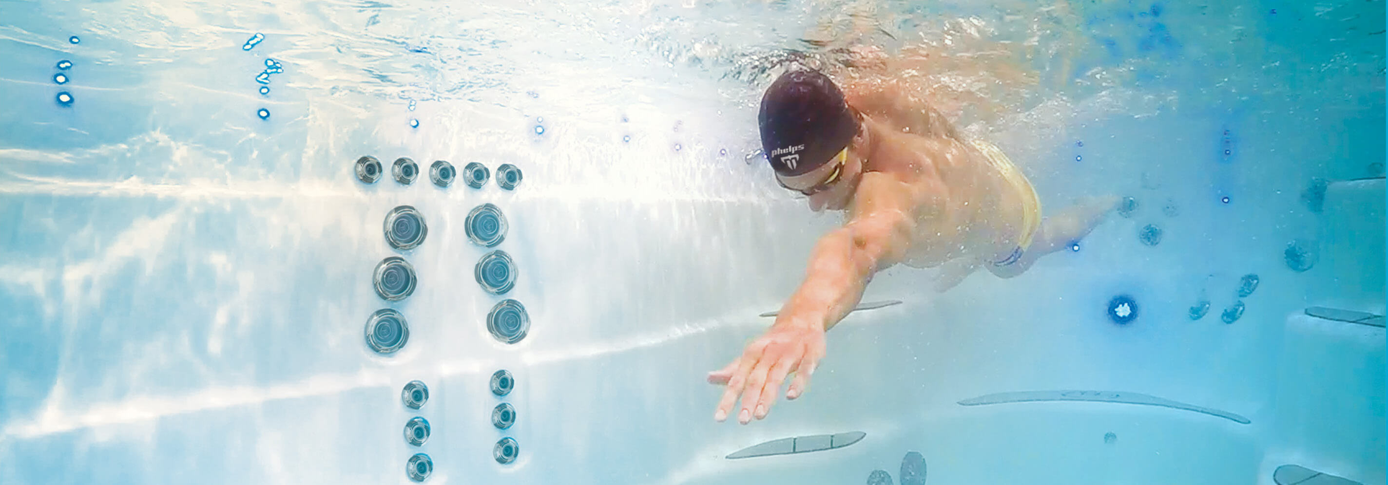 Michael Phelps schwimmt in einem Michael Phelps Signature Swim Spa von Master Spas