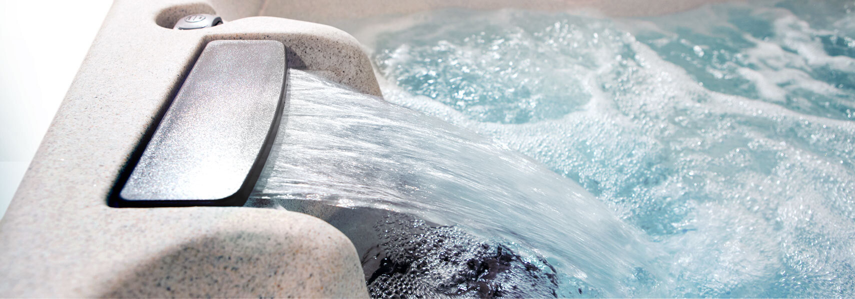 Wasserfall-Wasserspiel in einem Whirlpool für einen Ausflug